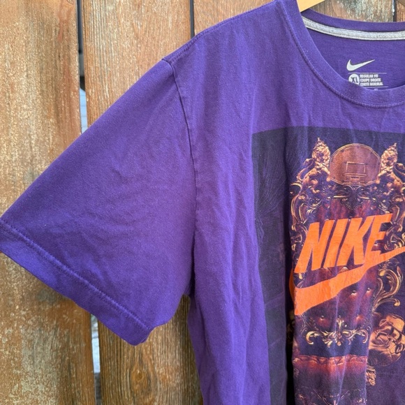NIKE Men's Purple Throne Basketball Graphic Tee Shirt Short Sleeve Size XL - Picture 4 of 9
